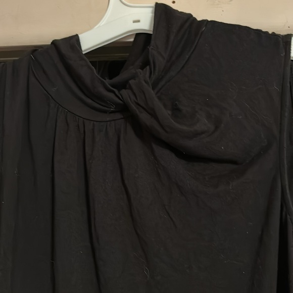Black sleeveless blouse like new - Picture 3 of 3
